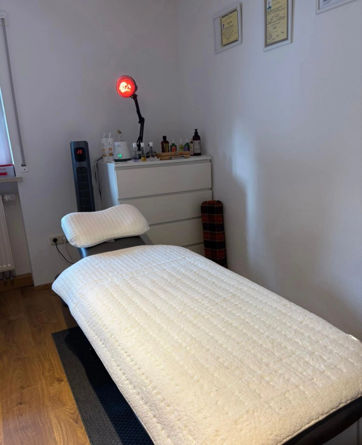 George Bucur Massagestudio-Raumdekor-Blumentöpfe