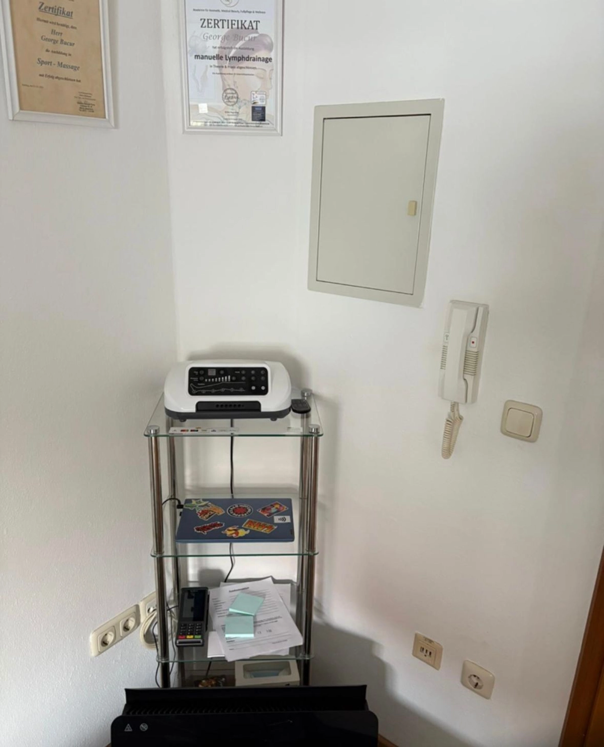 George Bucur Massagestudio-Raumdekor-Blumentöpfe