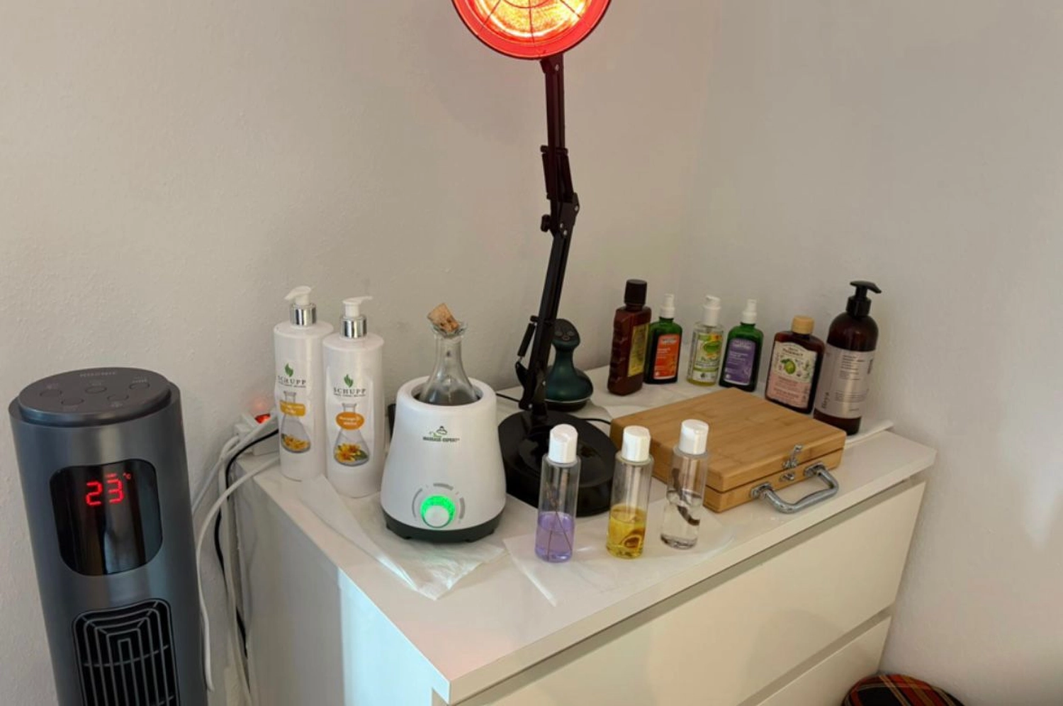 George Bucur Massagestudio-Raumdekor-Blumentöpfe