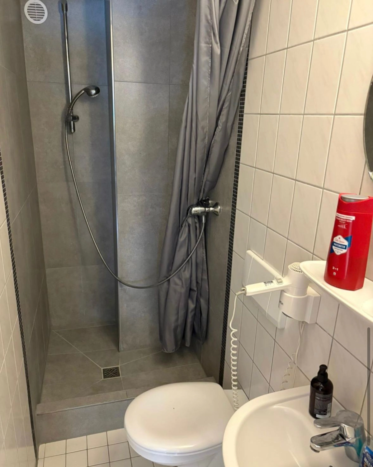 George Bucur Massagestudio-Raumdekor-Blumentöpfe