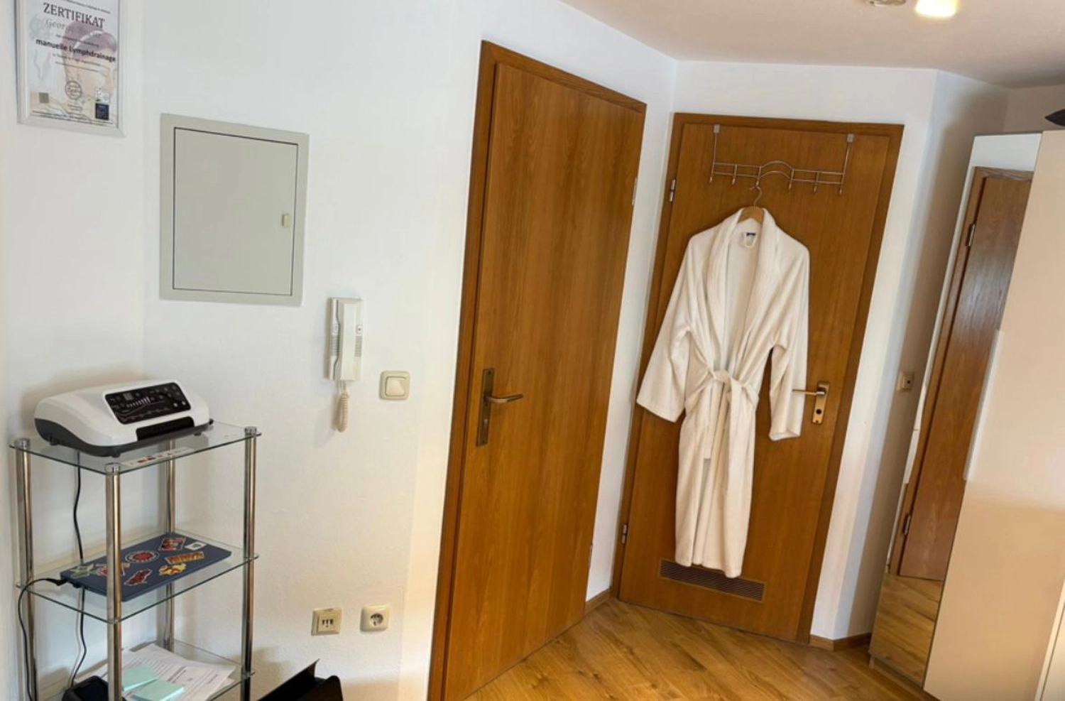George Bucur Massagestudio-Raumdekor-Blumentöpfe